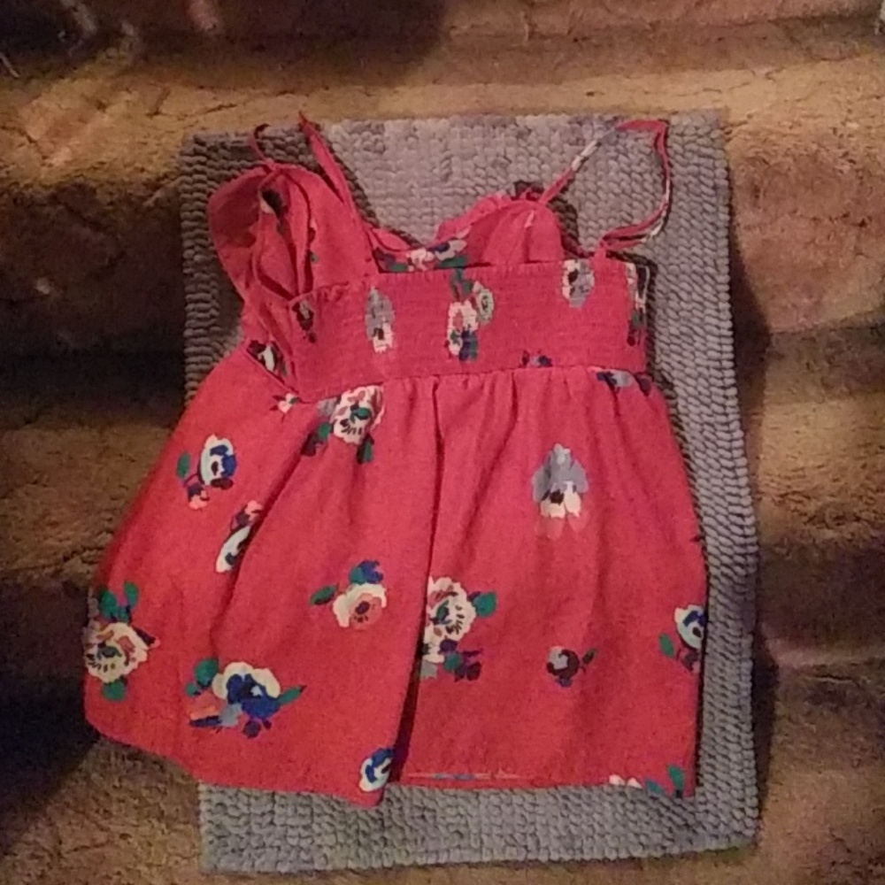 Red blouse - Picture 2 of 3